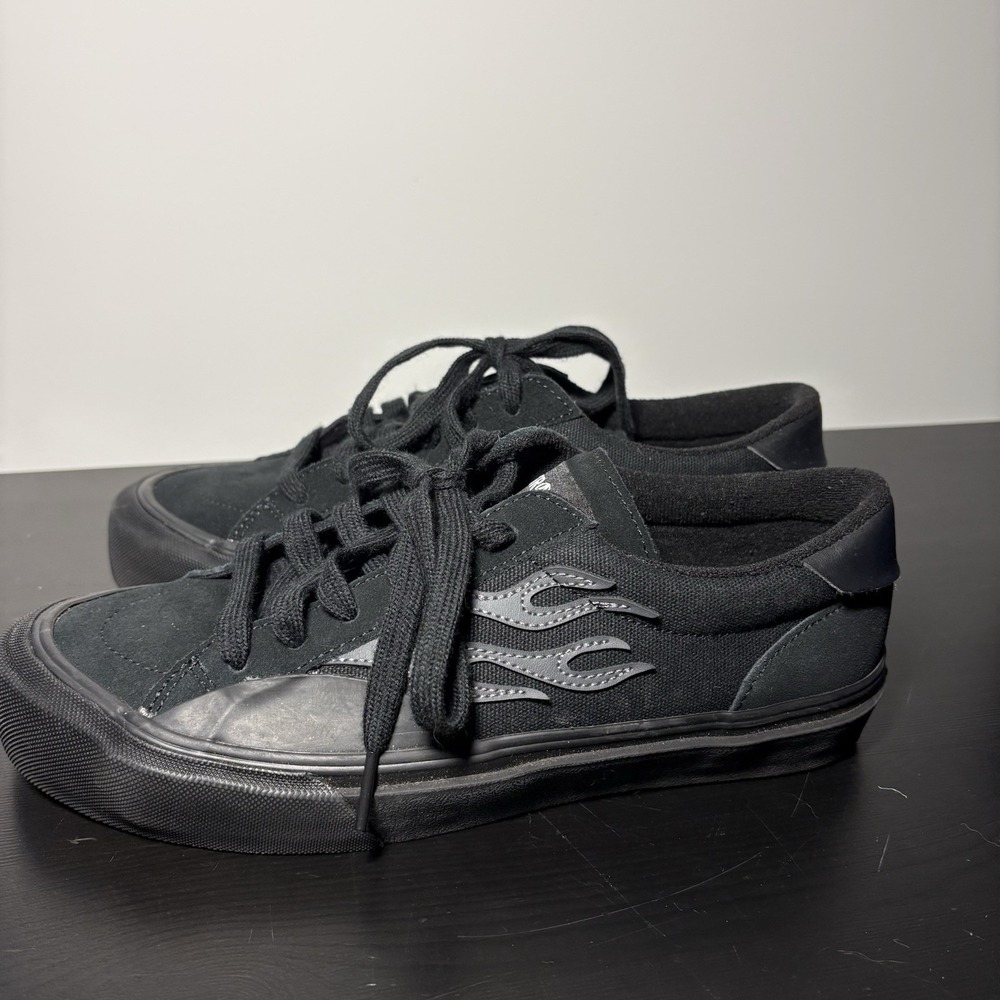 Straye Black Flame Suede Low-Top Lace Up Men's Casual Sneakers Round Toe